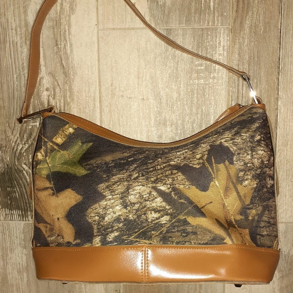 Camouflage Razorbacks Purse - Picture 2 of 4